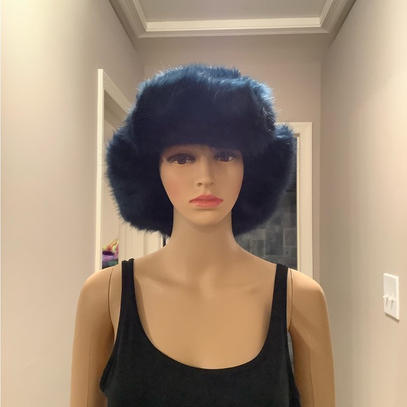 Fabulous Furs Women's Blue Faux Fur Trapper Hat - Picture 6 of 13